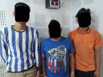 मोटरसाईकल चोरीमा तीनजना प्रकाउ